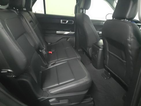 Used 2023 Ford Explorer XLT w/ Equipment Group 202A image 6