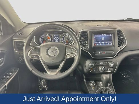 Used 2019 Jeep Cherokee Latitude Plus w/ Comfort/Convenience Group AWD/4WD image 25