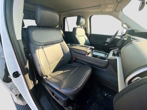 Used 2025 Ford Expedition Active AWD/4WD image 35