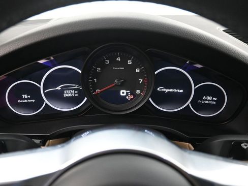 Certified 2022 Porsche Cayenne Platinum Edition image 19