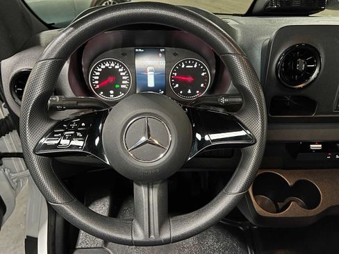 Used 2025 Mercedes-Benz Sprinter 2500 image 22