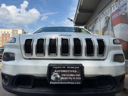Used 2015 Jeep Cherokee Latitude w/ Cold Weather Group AWD/4WD image 8