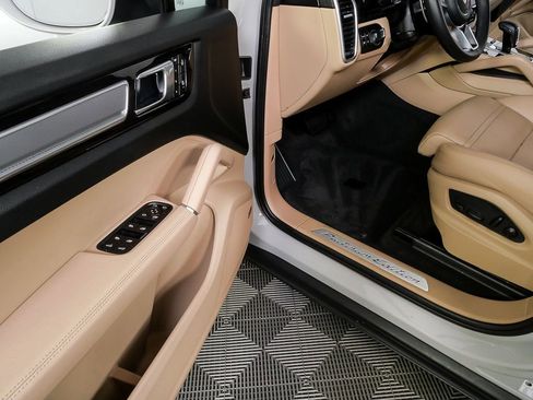 Certified 2023 Porsche Cayenne Platinum Edition AWD/4WD image 8