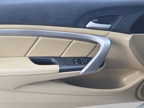 Used 2010 Honda Accord EX-L image 31
