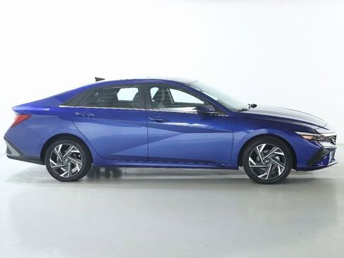 Certified 2024 Hyundai Elantra SEL w/ Convenience Package image 11