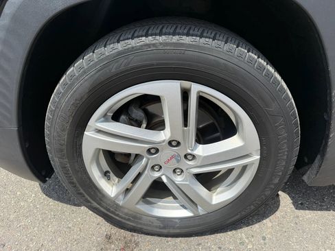 Used 2018 GMC Terrain SLE w/ Driver Convenience Package AWD/4WD image 9