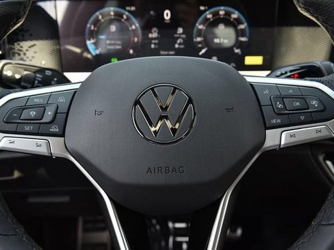 New 2026 Volkswagen Tiguan SE R-Line AWD/4WD image 18