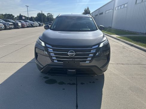 Used 2025 Nissan Rogue SV w/ SV Premium Package AWD/4WD image 17