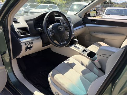 Used 2014 Subaru Outback 2.5i Premium AWD/4WD image 7