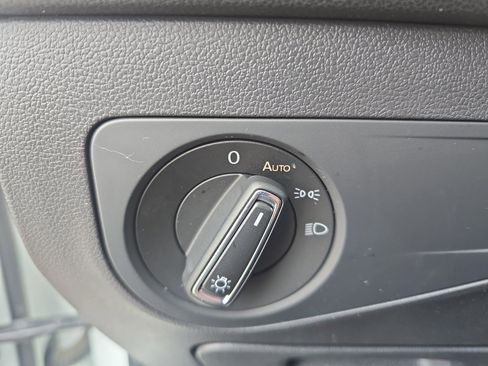 Used 2024 Volkswagen Tiguan SE image 18