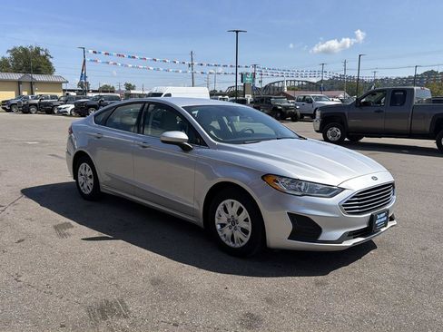Used 2019 Ford Fusion S FWD image 3