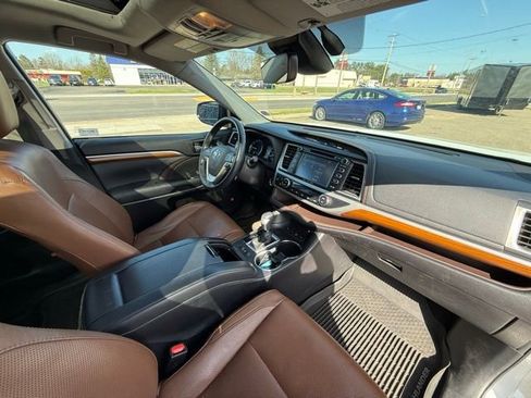 Used 2017 Toyota Highlander Limited Platinum image 21