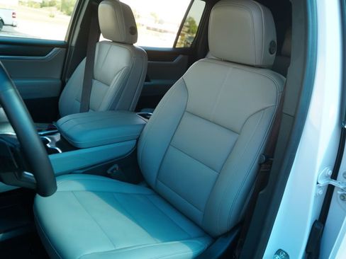Used 2026 GMC Acadia Elevation w/ Elevation Premium Package AWD/4WD image 18