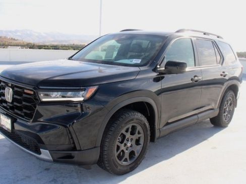 Used 2024 Honda Pilot TrailSport image 7