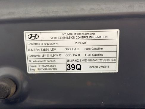 Used 2024 Hyundai Venue SEL image 17