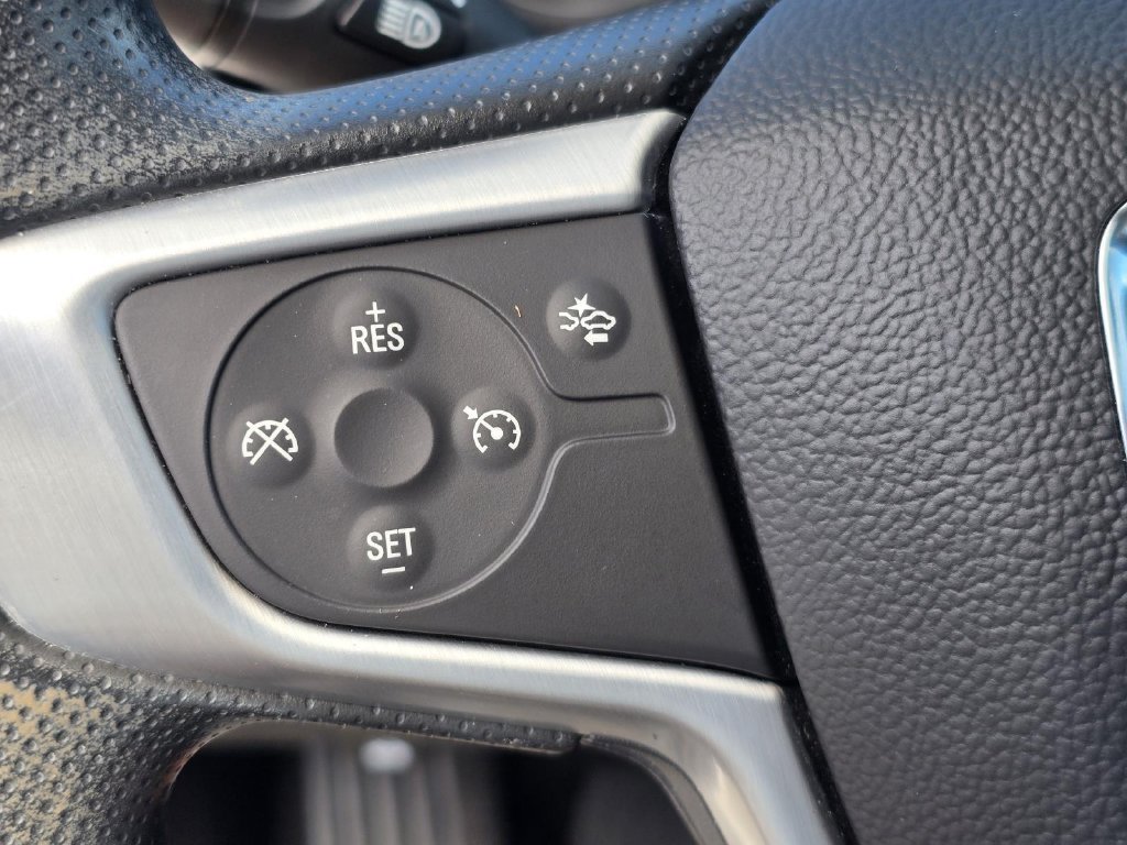 Used 2024 GMC Terrain SLE w/ Driver Convenience Package FWD image 19