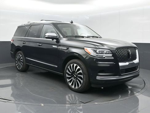 Used 2023 Lincoln Navigator Black Label AWD/4WD image 3