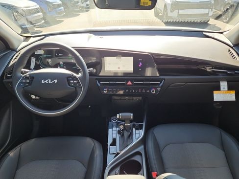New 2026 Kia Niro EX FWD image 17