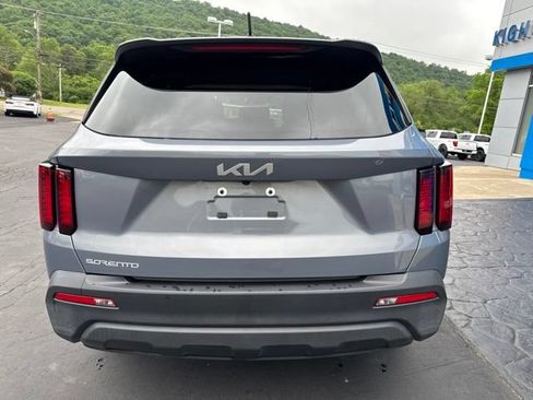 Used 2023 Kia Sorento LX FWD image 5