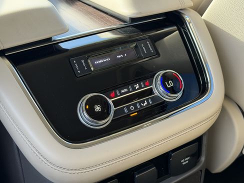 Used 2019 Lincoln Navigator Select w/ Technology Package RWD image 19