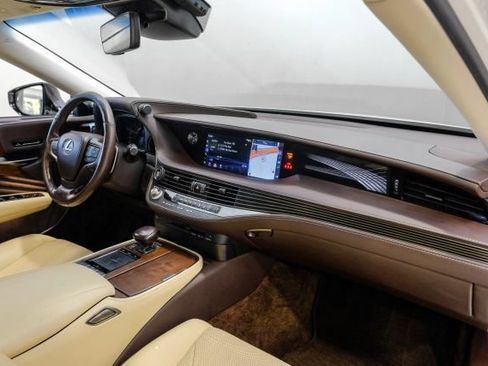 Used 2018 Lexus LS 500 w/ Accessory Package (Z1) RWD image 18