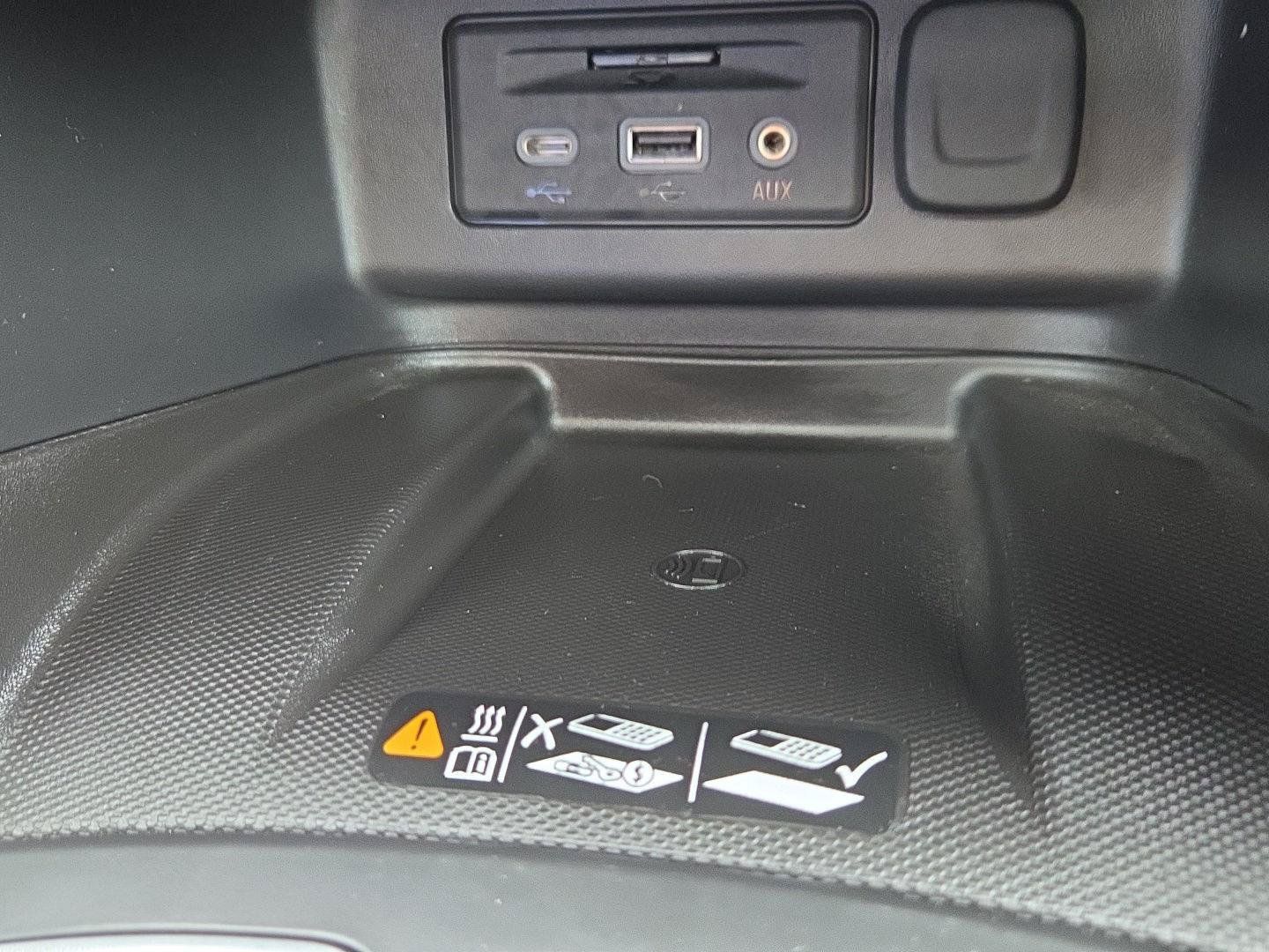 Used 2021 Chevrolet Equinox Premier FWD image 17