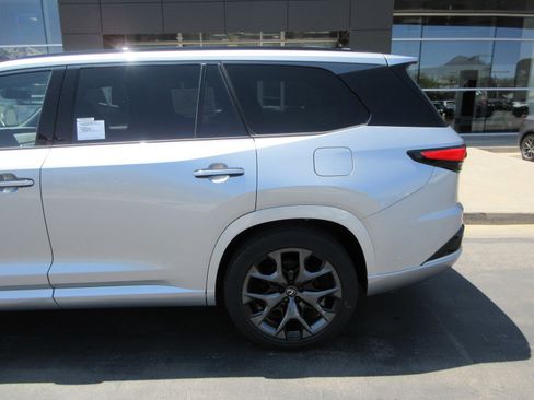 New 2026 Lexus TX 500h AWD image 5