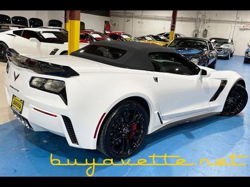 Used 2015 Chevrolet Corvette Z06 w/ 3LZ Preferred Equipment Group RWD image 3