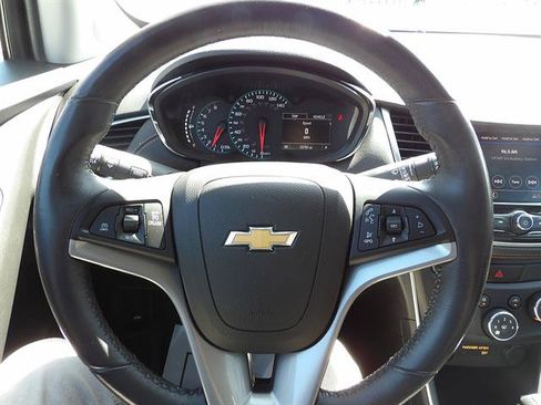 Certified 2022 Chevrolet Trax LT w/ Driver Confidence Package AWD/4WD image 17