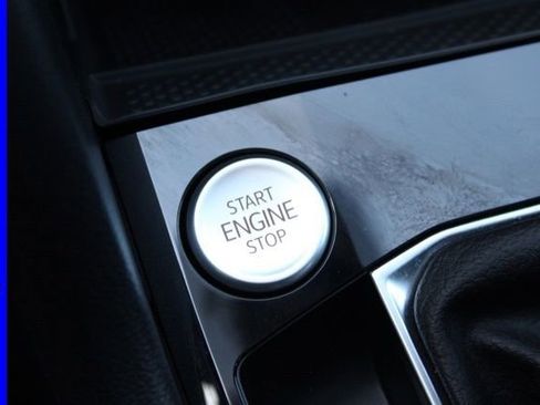 Used 2024 Volkswagen Taos SE image 32