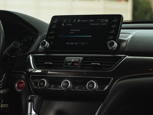 Used 2018 Honda Accord Sport image 26