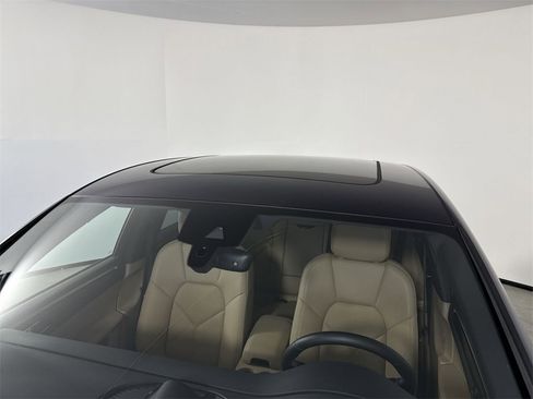 Certified 2022 Porsche Macan image 17