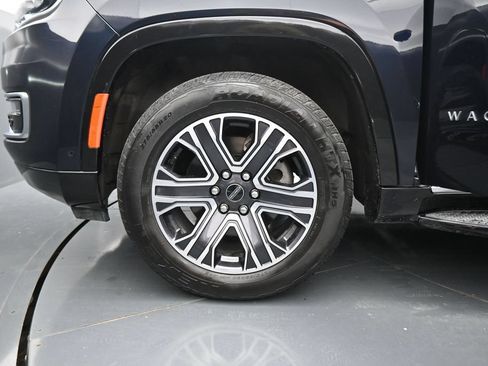 Used 2025 Jeep Wagoneer 4WD w/ Premium Group I image 28