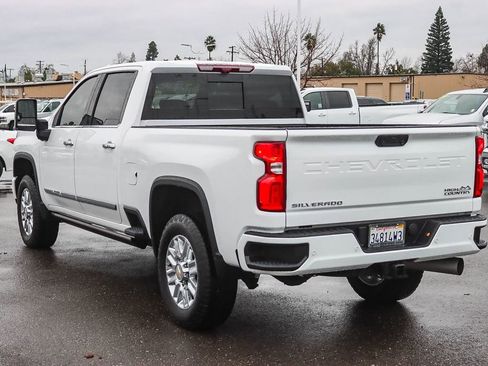 Used 2024 Chevrolet Silverado 2500 High Country w/ Technology Package image 2