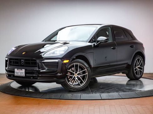 Certified 2025 Porsche Macan AWD/4WD image 1