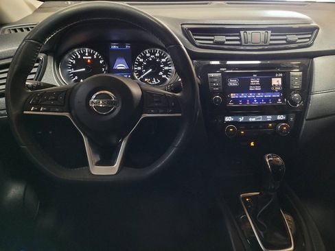 Used 2018 Nissan Rogue SV w/ Premium Package FWD image 22