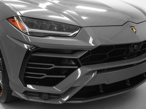 Used 2022 Lamborghini Urus AWD/4WD image 5