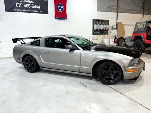 Used 2009 Ford Mustang GT Premium image 3