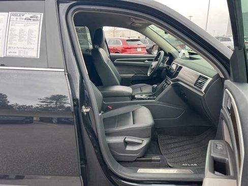 Used 2023 Volkswagen Atlas SE image 30