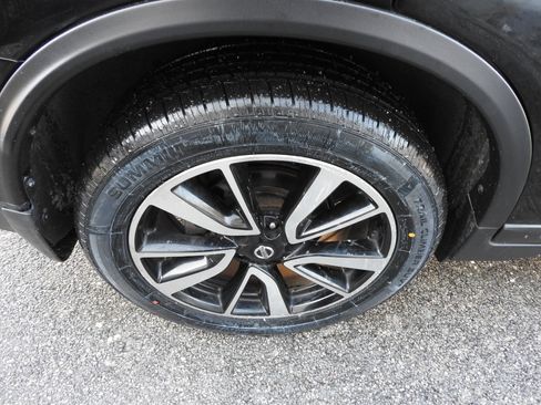 Used 2018 Nissan Rogue SL w/ Premium Package image 22