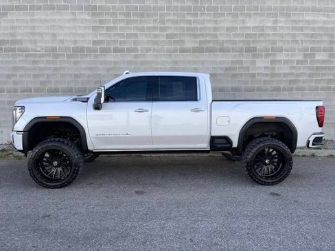 Used 2024 GMC Sierra 3500 Denali w/ Technology Package AWD/4WD image 6