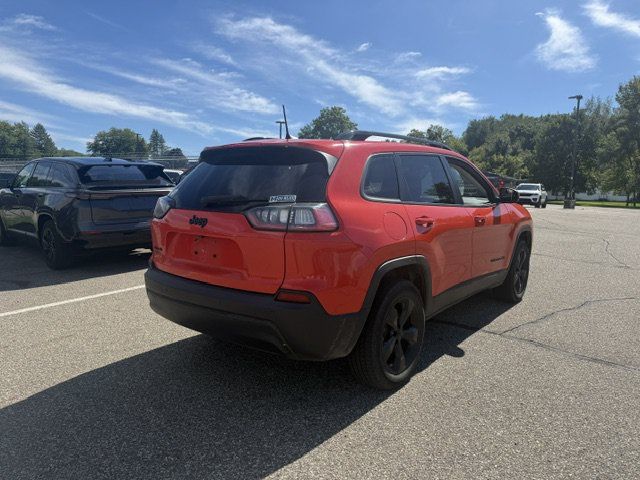 Used 2021 Jeep Cherokee Latitude Plus AWD/4WD image 3