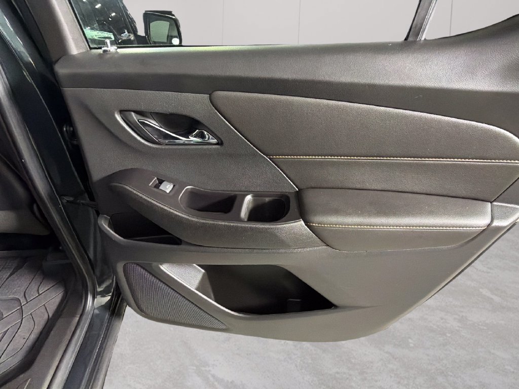 Used 2020 Chevrolet Traverse RS w/ LPO, Floor Liner Package FWD image 34