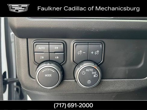 Used 2023 Chevrolet Suburban Z71 w/ Luxury Package AWD/4WD image 31