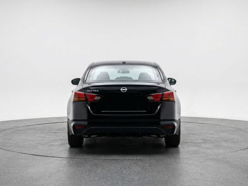 Used 2025 Nissan Altima 2.5 SV FWD image 7