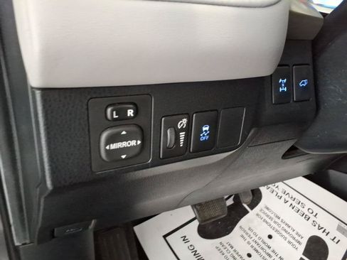 Used 2015 Toyota RAV4 Limited AWD/4WD image 20