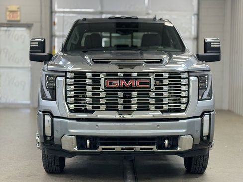 Used 2025 GMC Sierra 3500 Denali w/ Denali Reserve Package image 2