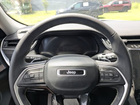 Used 2023 Jeep Grand Cherokee L Laredo AWD/4WD image 22