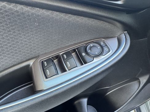 Certified 2018 Chevrolet Malibu LT FWD image 11