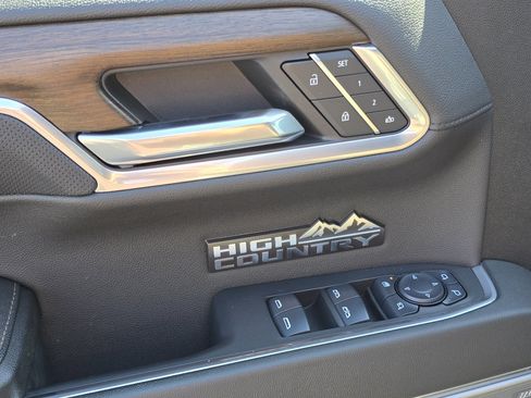 Used 2024 Chevrolet Silverado 1500 High Country image 40